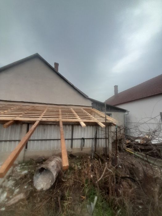 Executam acoperișuri și reparații de urgenta