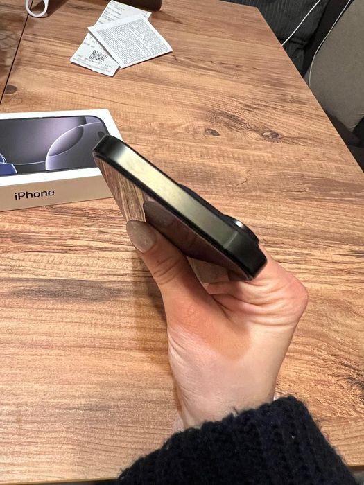 İphone 16 pro BLACK titanium