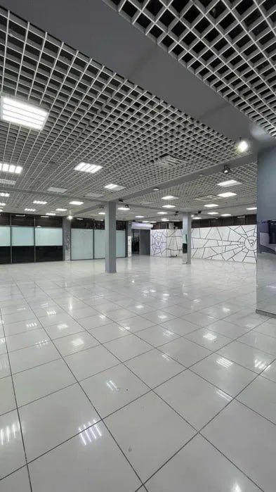 Аренда коммерческого помещения 664 м² под магазин одежды/масс-маркет
