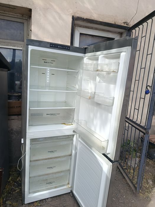Холодильник LG серый