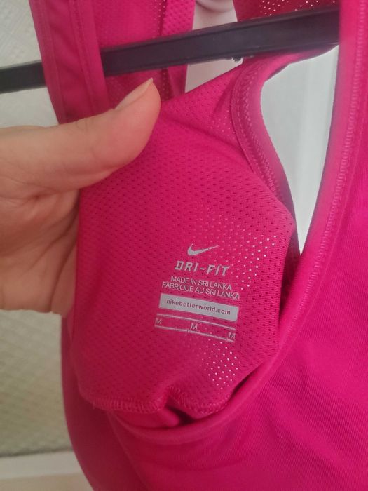 Спортен потник с бюстие Nike / Rasa