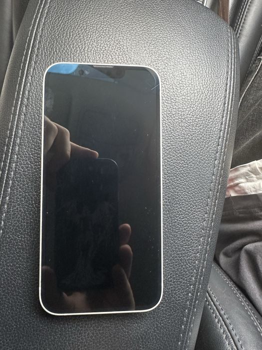 Продам айфон 16е iPhone