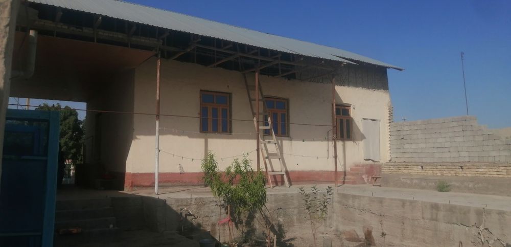 Hovli sotiladi 8 sotix