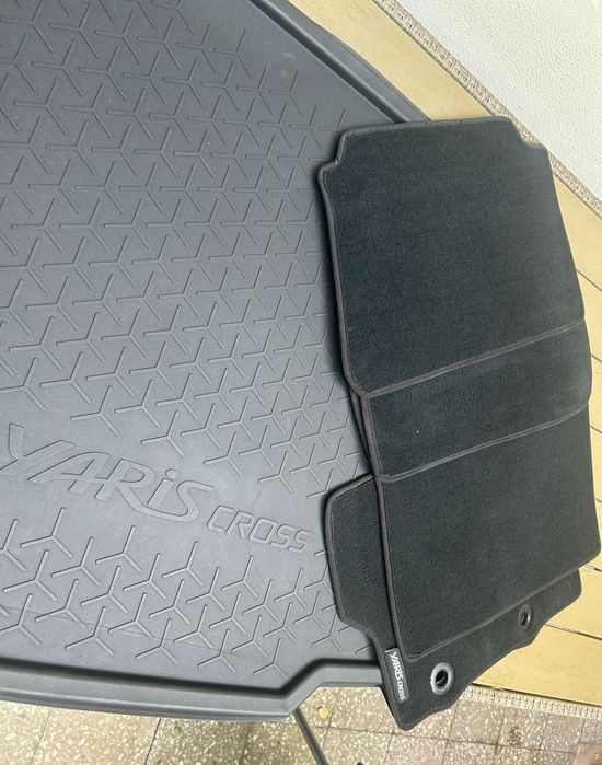 Covorașe ORIGINALE Toyota Yaris Cross si tava portbagaj