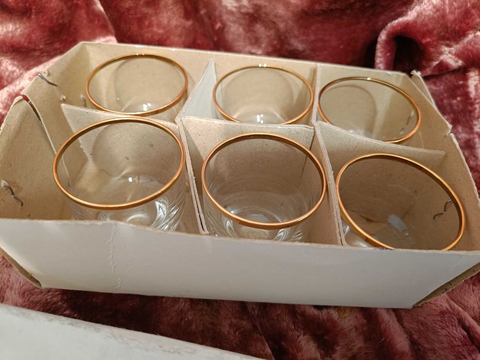 Рюмки с золотой окантоваой