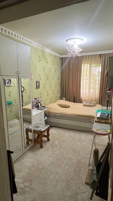 Чилонзор 16 3/1/4 сотилади