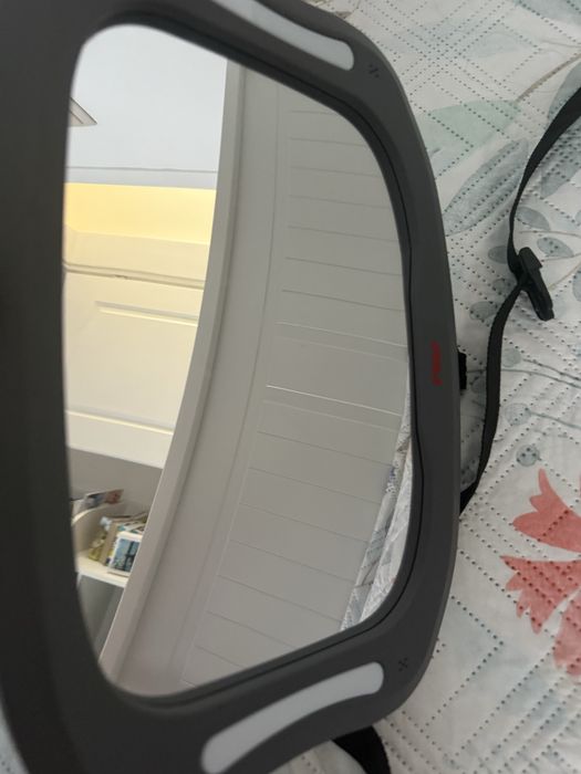 Огледало за наблюдаване на деца в кола