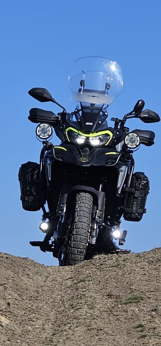 Vând Benelli TRK702X