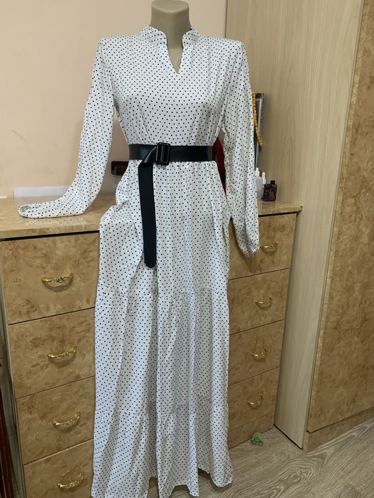 Платья, пальто для девушки р.42.