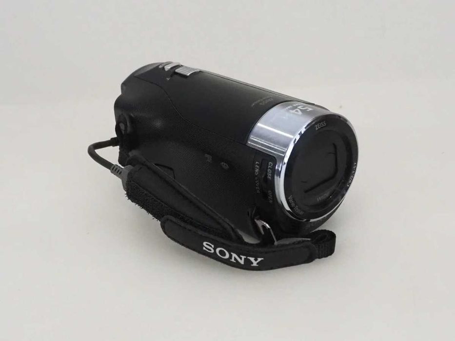 Sony HDR CX240 дигитална видео камера, голям оптичен зум и уникално Full-HD качество 50 кадъра в секунда, като НОВА, работи отлично