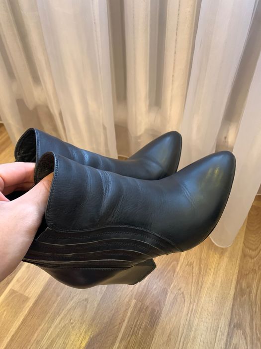 Продам осенние сапоги кожаные