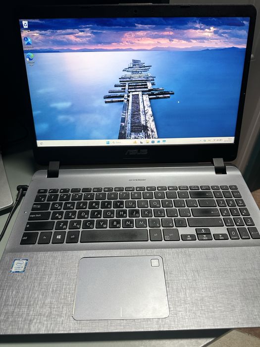 офисный ноутбук Asus