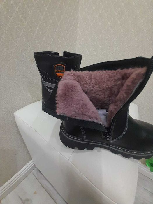 Продам детские зимние сапоги