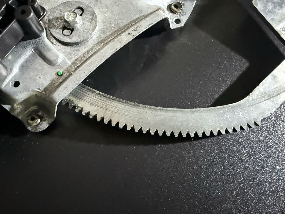 Десен стъклоповдигач БМВ Е36 купе “машинка за стъкло”