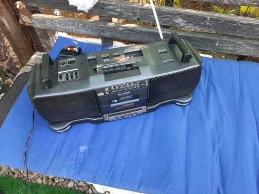 Radiocasetofon SHARP ,dublu-casett perfecta stare de funcționare.