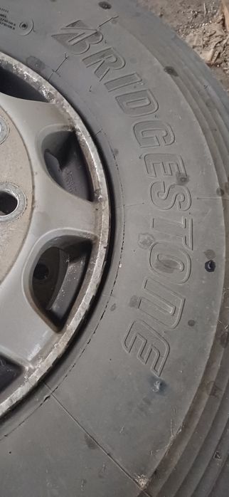 2бр гуми с джанти  за камион
