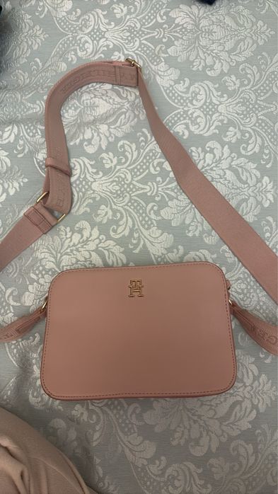 Продам сумочку Tommy