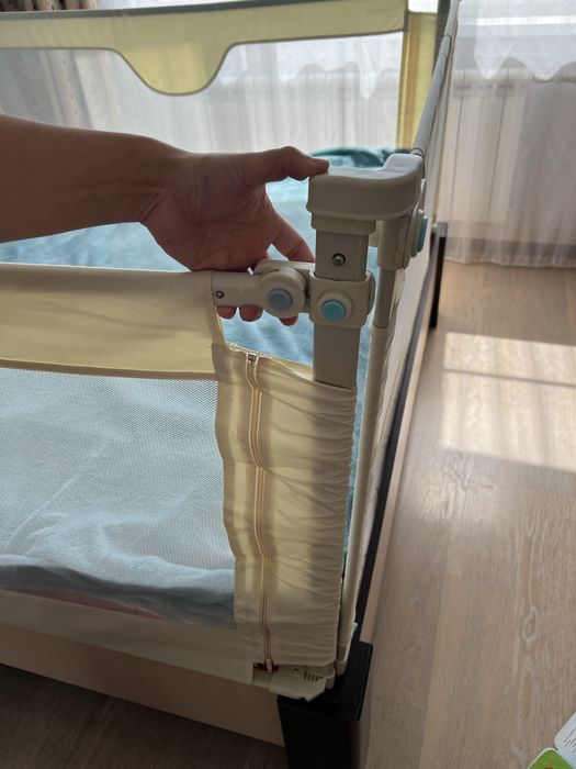 Продам защитные бортики на кровать