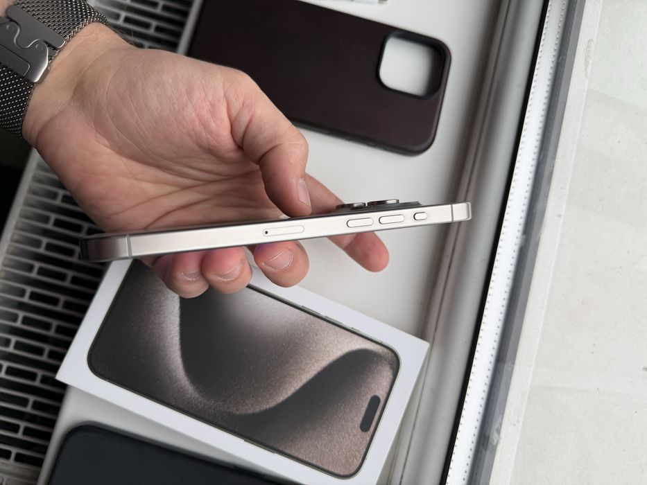 iPhone 15 Pro Max 265gb + 2 huse originale