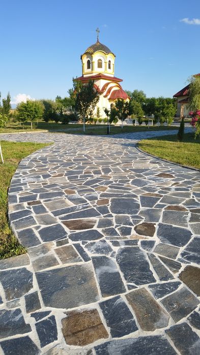 Vând piatră și montez pavaj