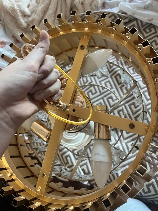 Люстра золотистая с кристалами