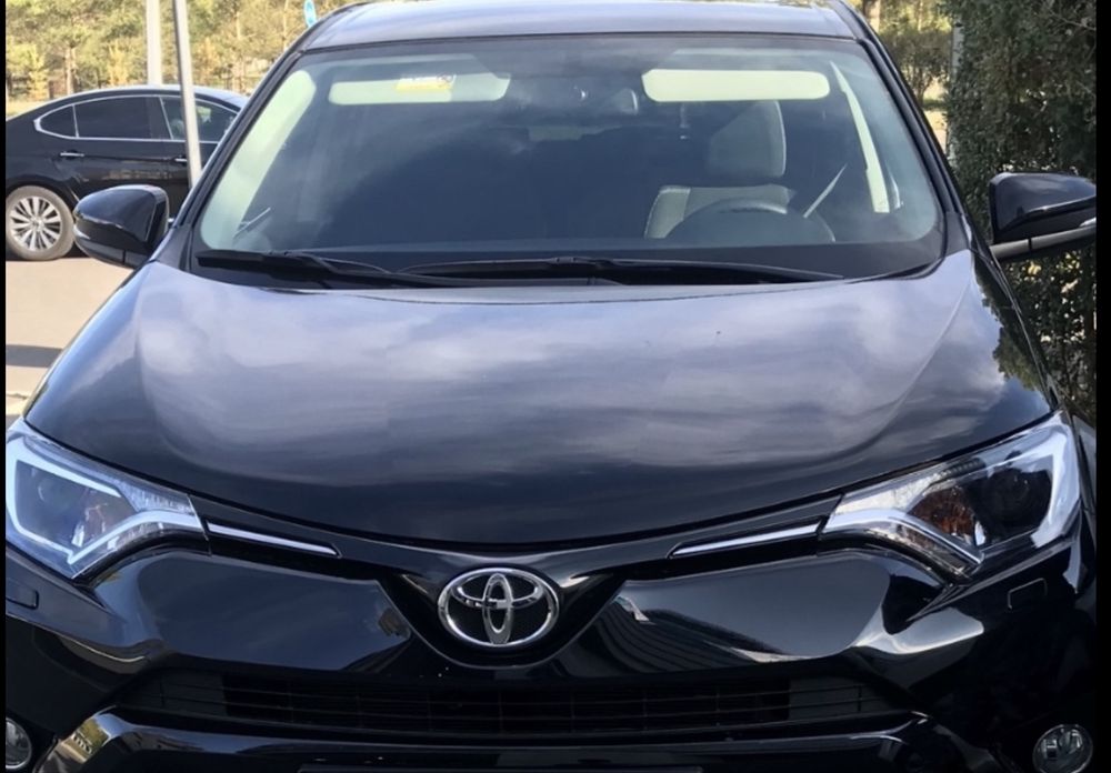 фара Rav 4  правая передняя оригинал