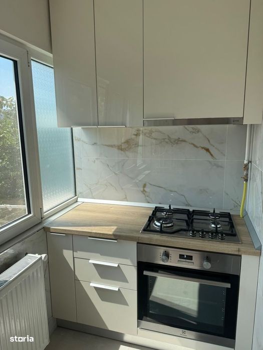 Inchiriere 3 camere, cu loc de parcare, totul nou