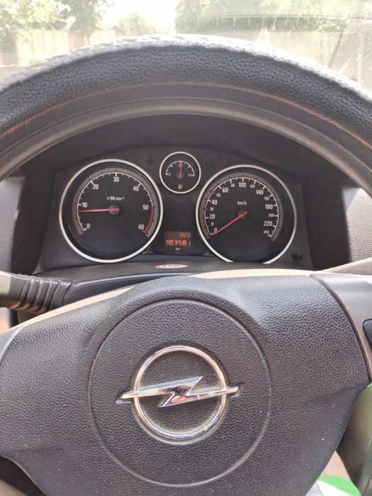 Opel astra H 1.9.