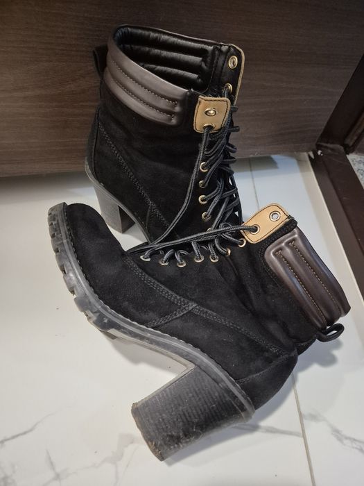 Дамски боти на ток