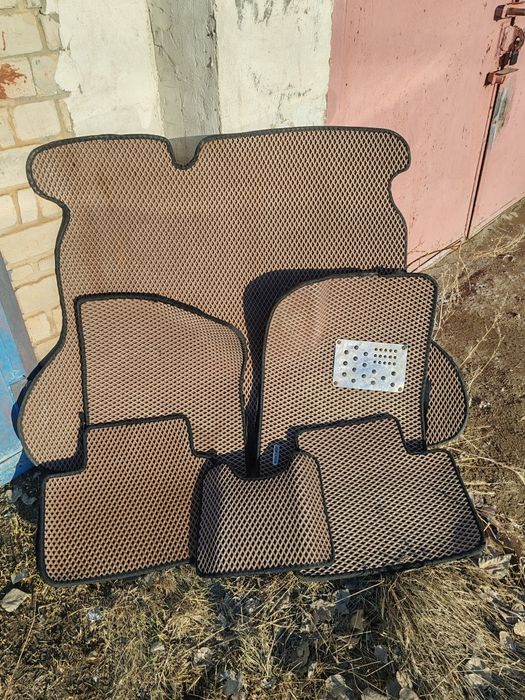 Коврики для машины.