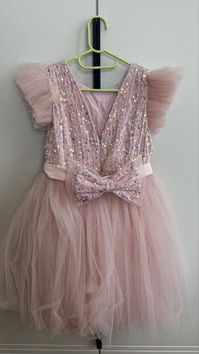 Продам платье на 6-7 лет