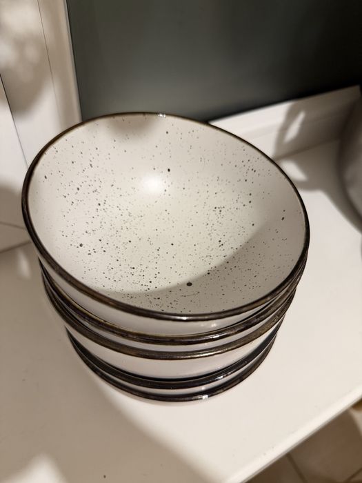 Тарелки, кесе, приборы