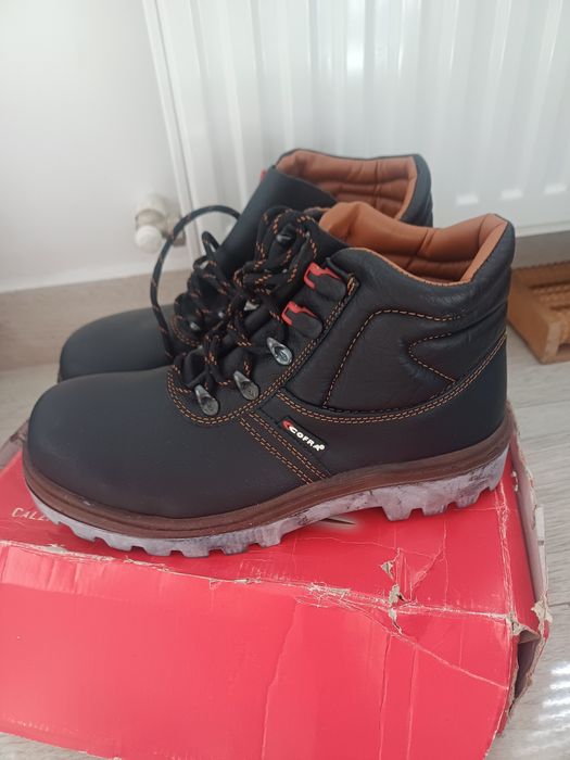 Pantofi de lucru Cofra mărimea 42!