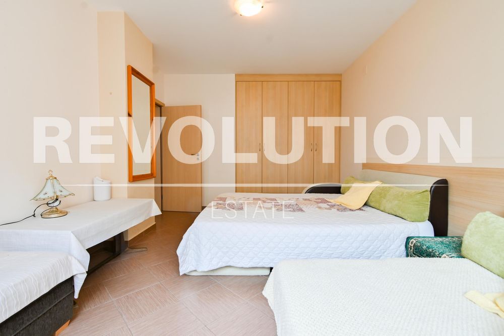 Дава се под наем Тристаен апартамент в София, Лозенец - 100 кв.м за 947.58 € - Снимка #3