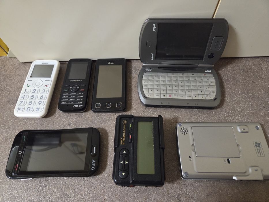 Lot Gadget-uri/Telefoane classic,vintage,colectie .