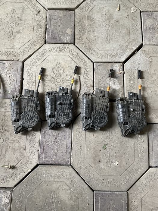 Доводчик дверей БМВ х6 2009