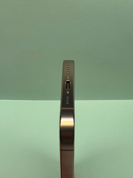 iPhone 16 Pro Desert Gold Auriu rama carcasa enclosure housing frame