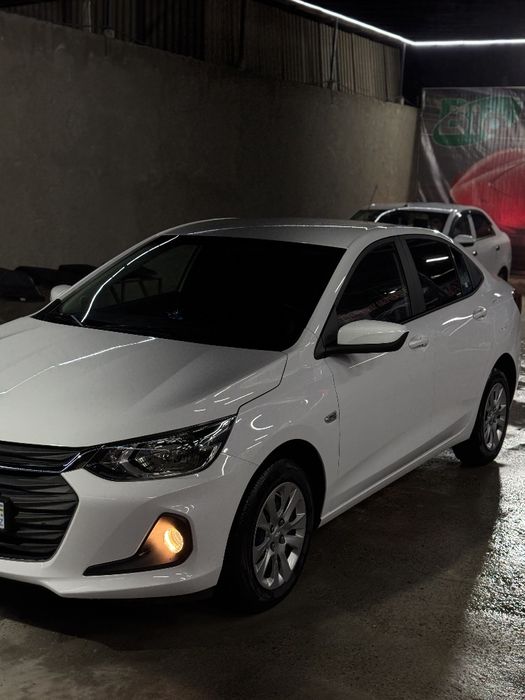 оникс  2 пазитсия пробег 12.000 наварот танивофка чехол полик