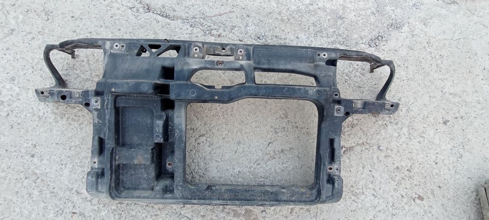 Стойка Радиатори и Фарове VW Голф 4 става за 1.6 и 1.4