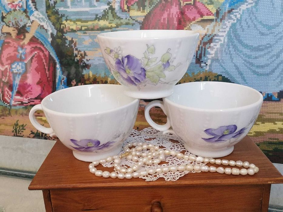 Поднос , английски порцеланови чаши и детски порцеланов сервиз