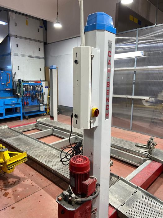 Stand Elevator pt îndreptat caroserii auto și autoutilitare