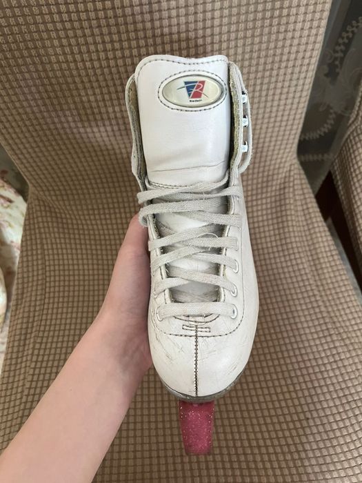 Фигурные коньки.