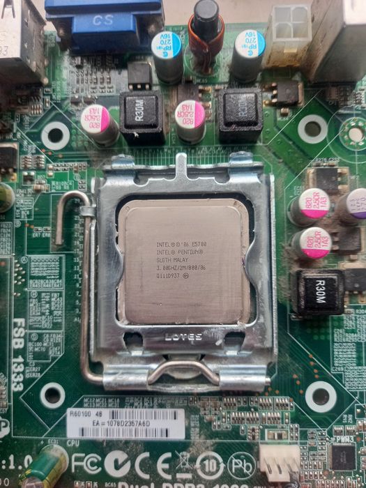 Комплект  материнской  платы