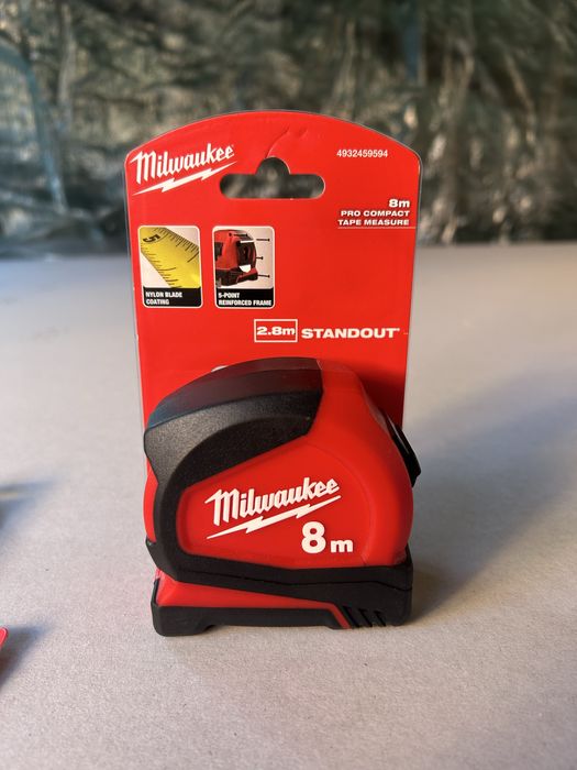 Продавам комплект инструменти и консумативи Milwaukee – нови