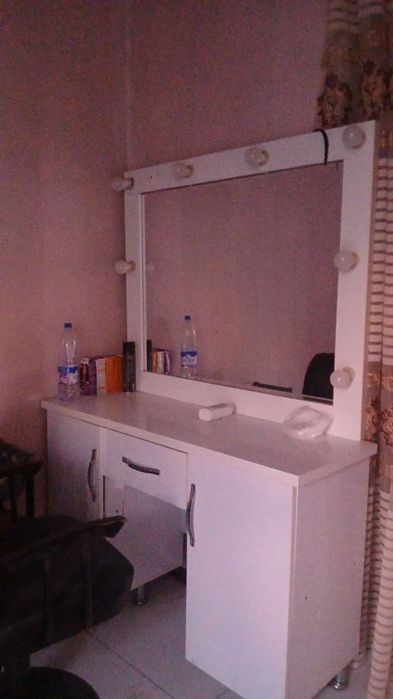 Salon uchun. Kamplekt Kreslo,moyka,trimo sotiladi.