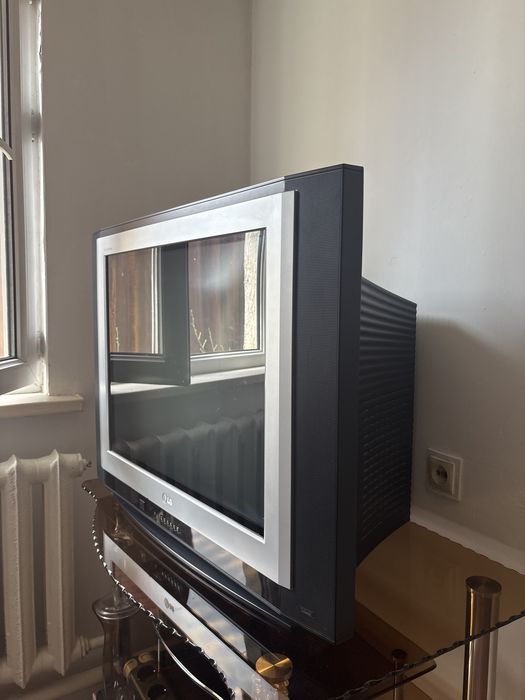 Телевизор LG, в хорошем состяние