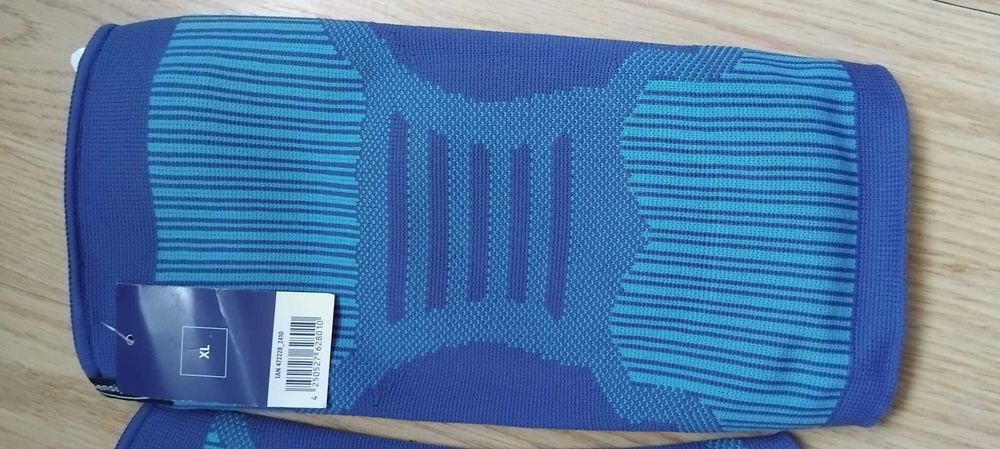 Genunchiera noua cu pernute de racire ,L si XL