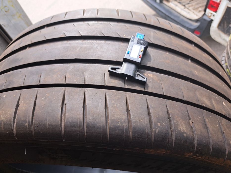 O anvelopa 325/35 R23 Michelin