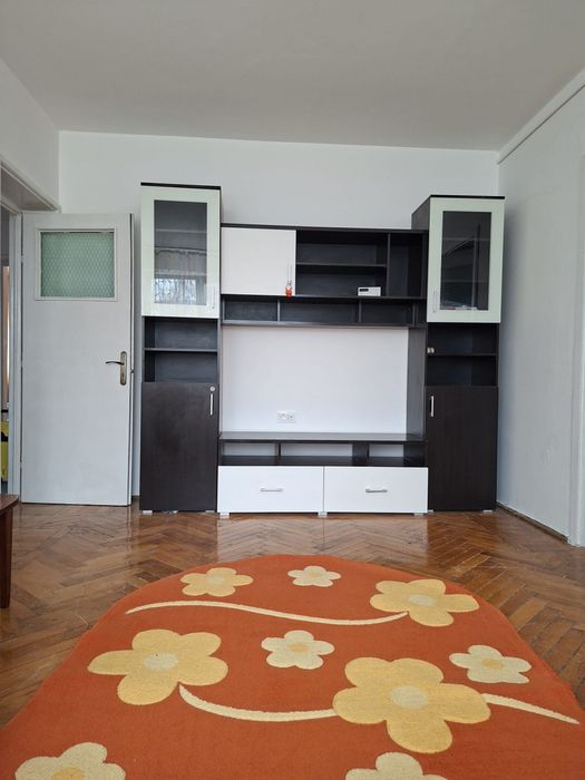 Inchiriez apartament cu 3 camere,Str Petre Ispirescu
