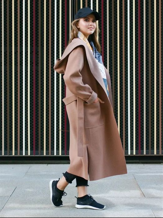 Пальто с капюшоном демисезонное